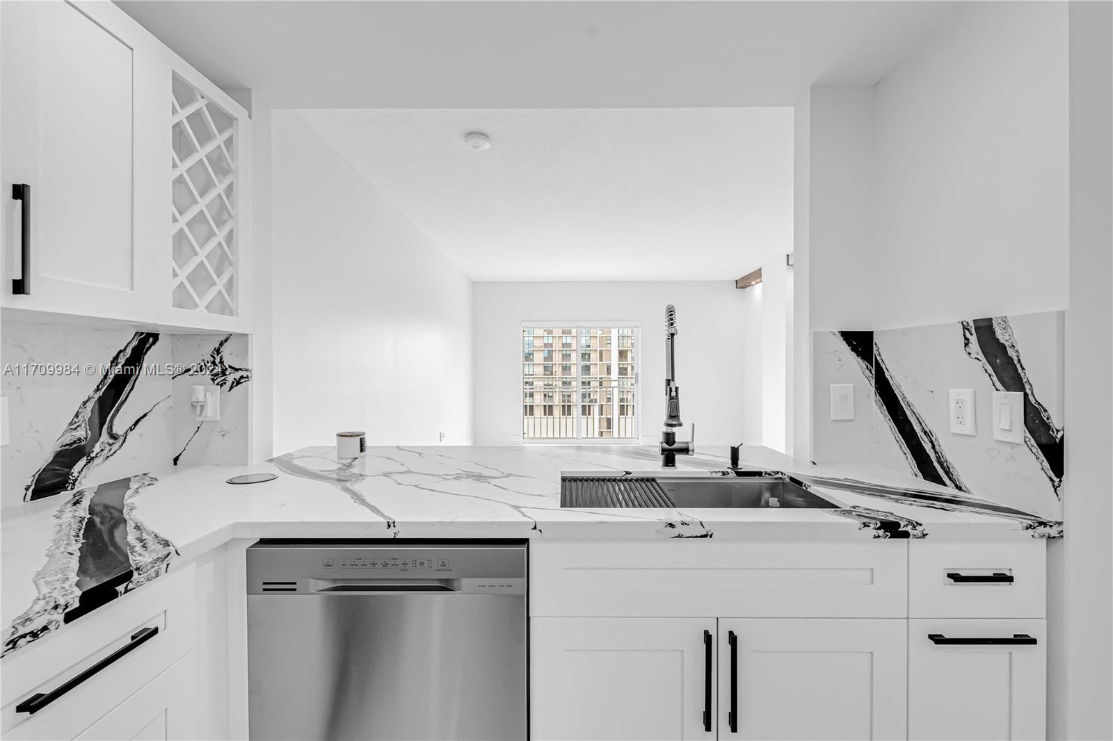 50 Menores Ave # 703