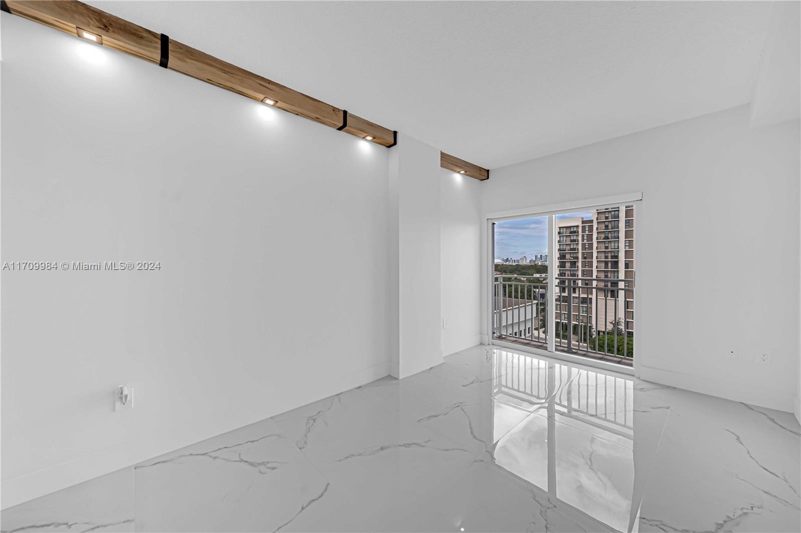 50 Menores Ave # 703