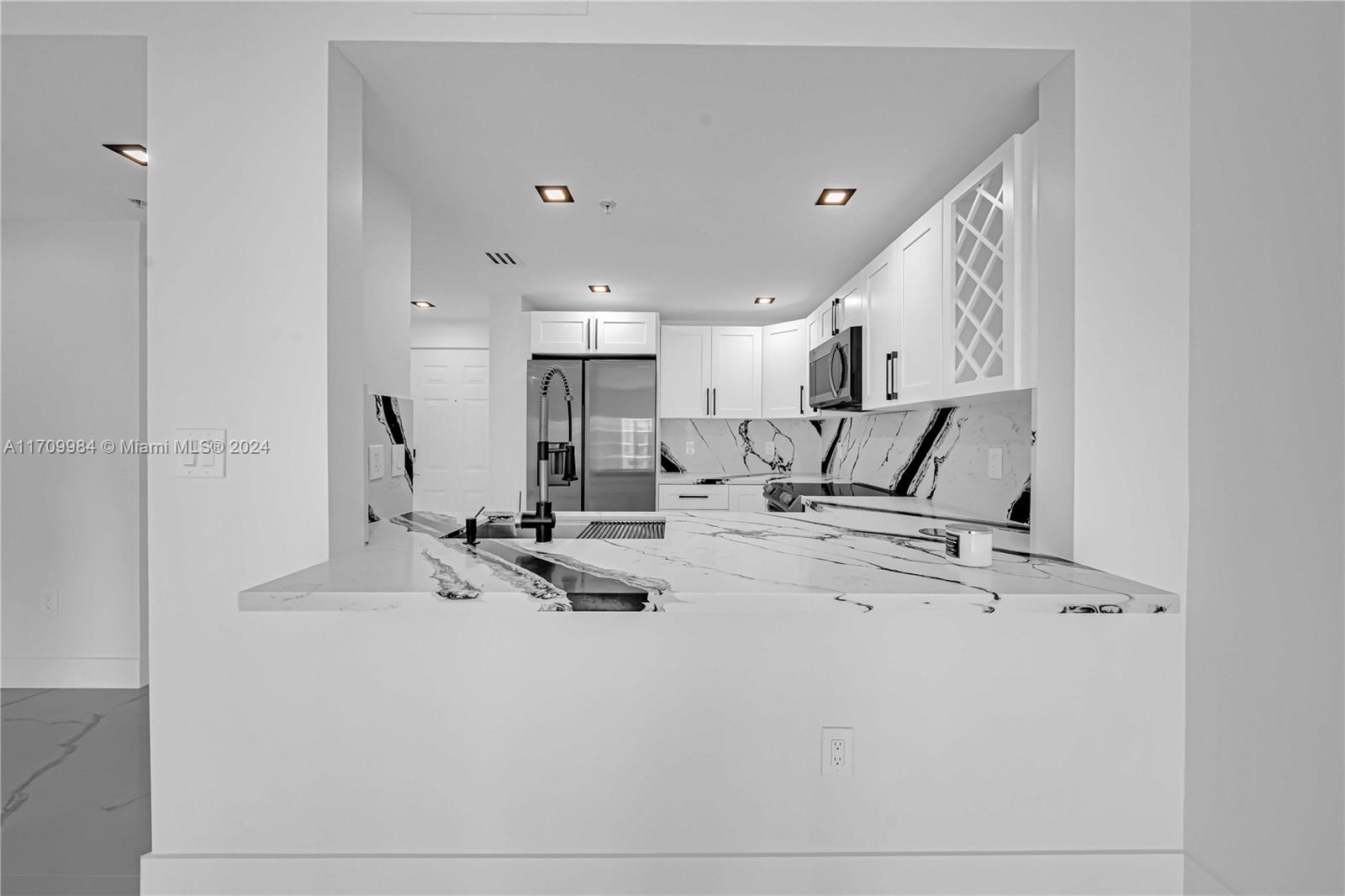 50 Menores Ave # 703