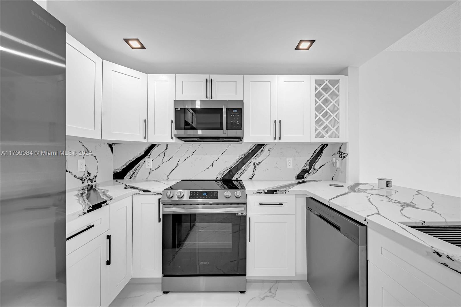 50 Menores Ave # 703