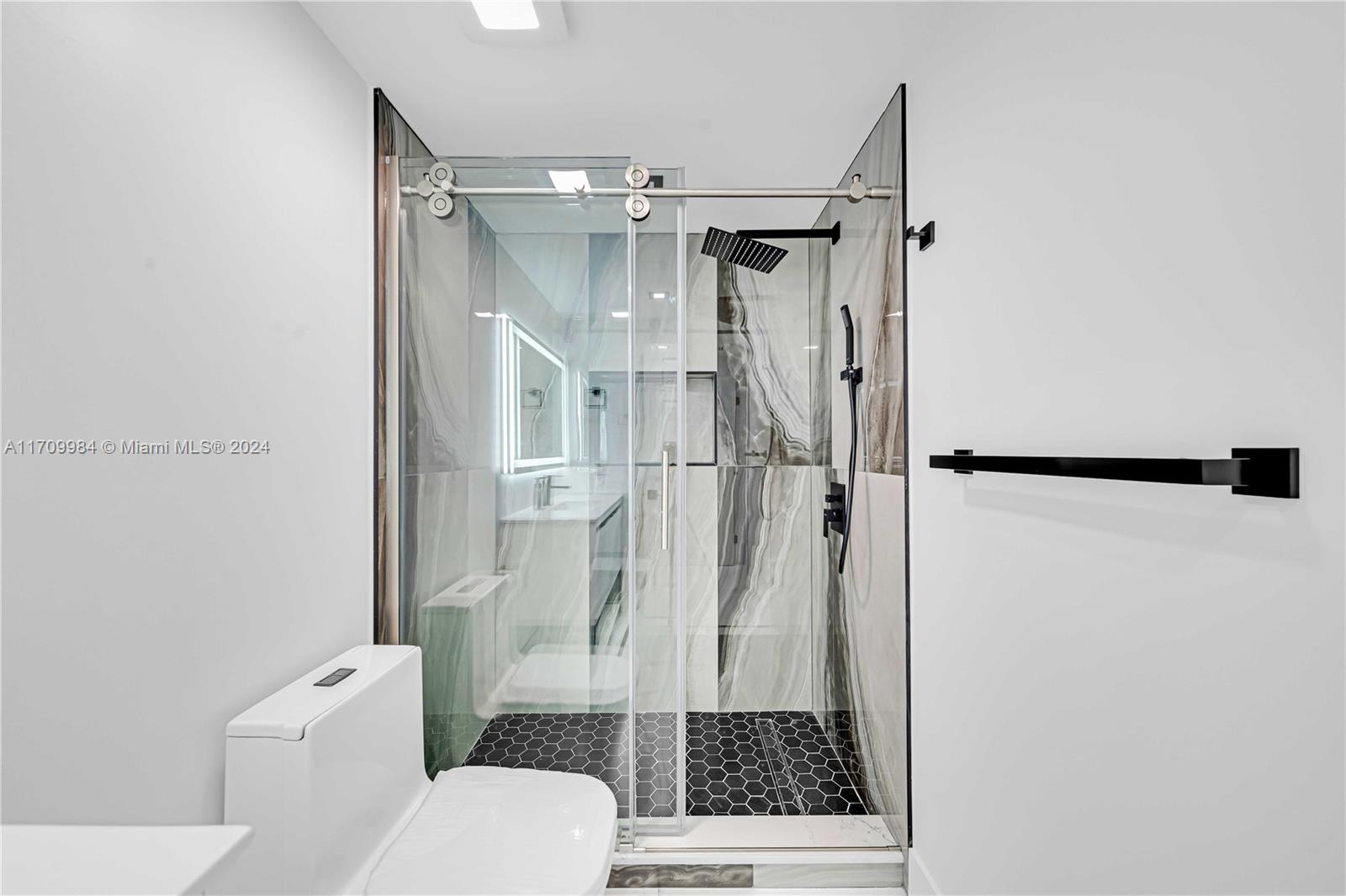 50 Menores Ave # 703