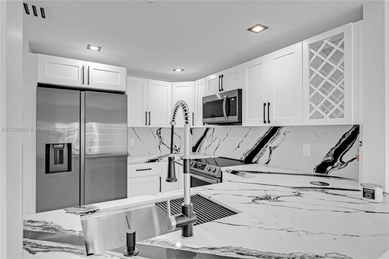 50 Menores Ave # 703