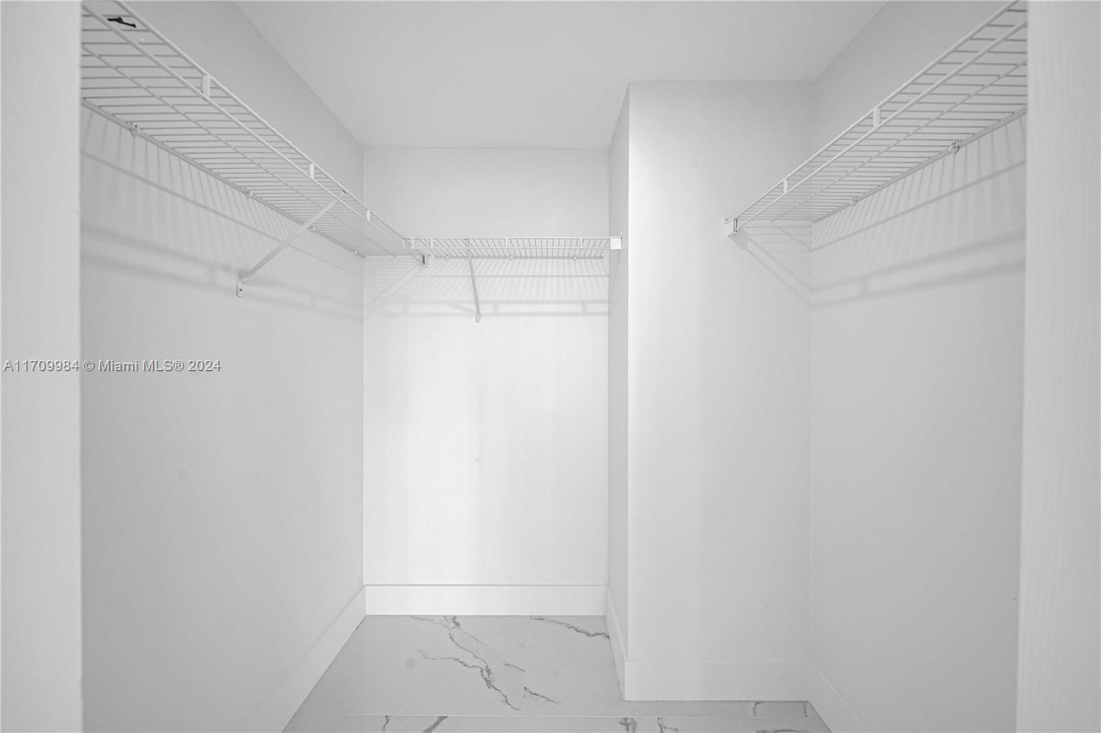 50 Menores Ave # 703