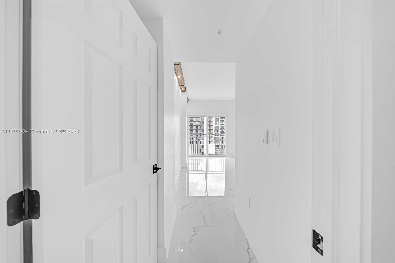 50 Menores Ave # 703