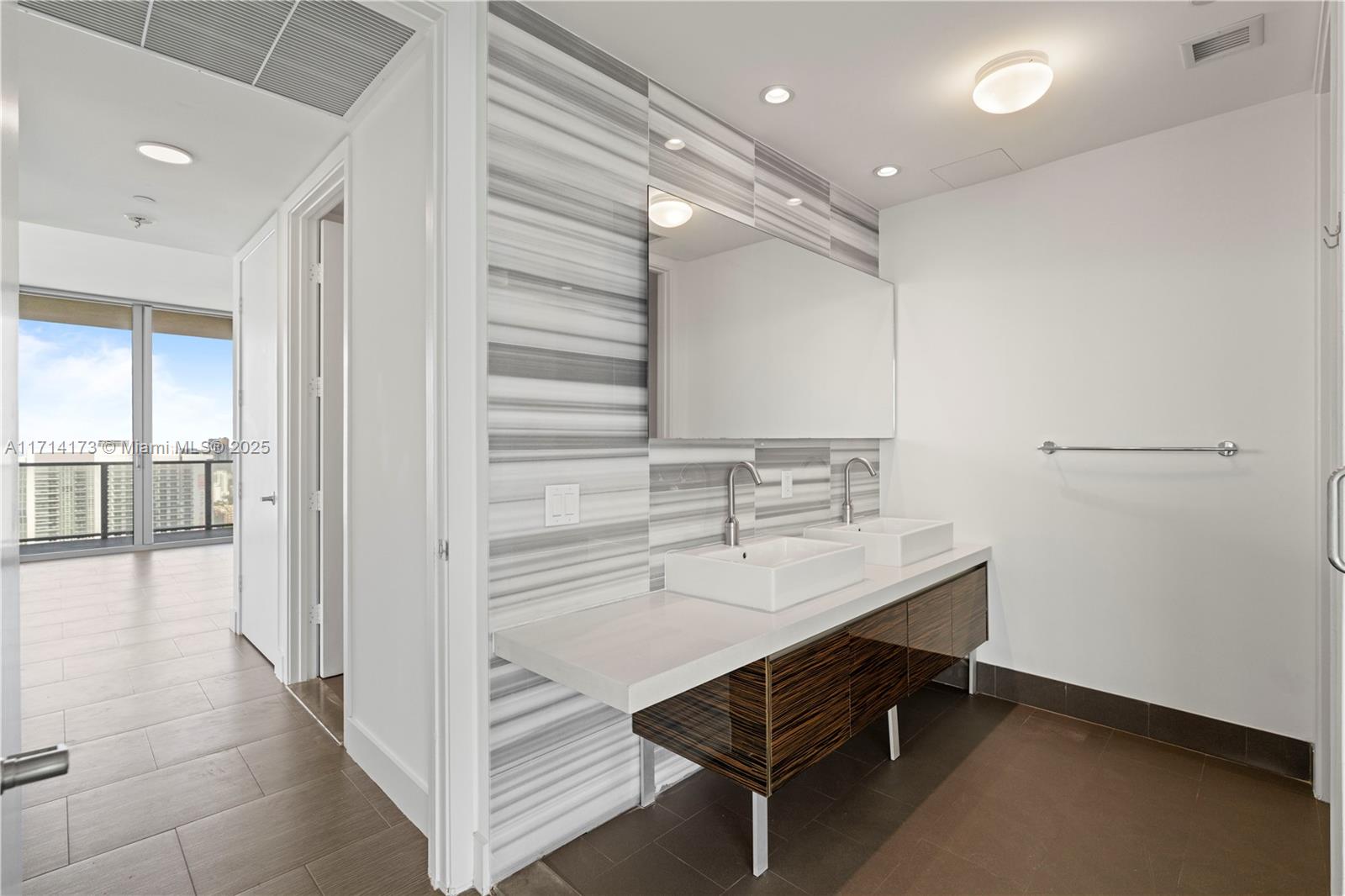 1100 Biscayne Blvd # 4005