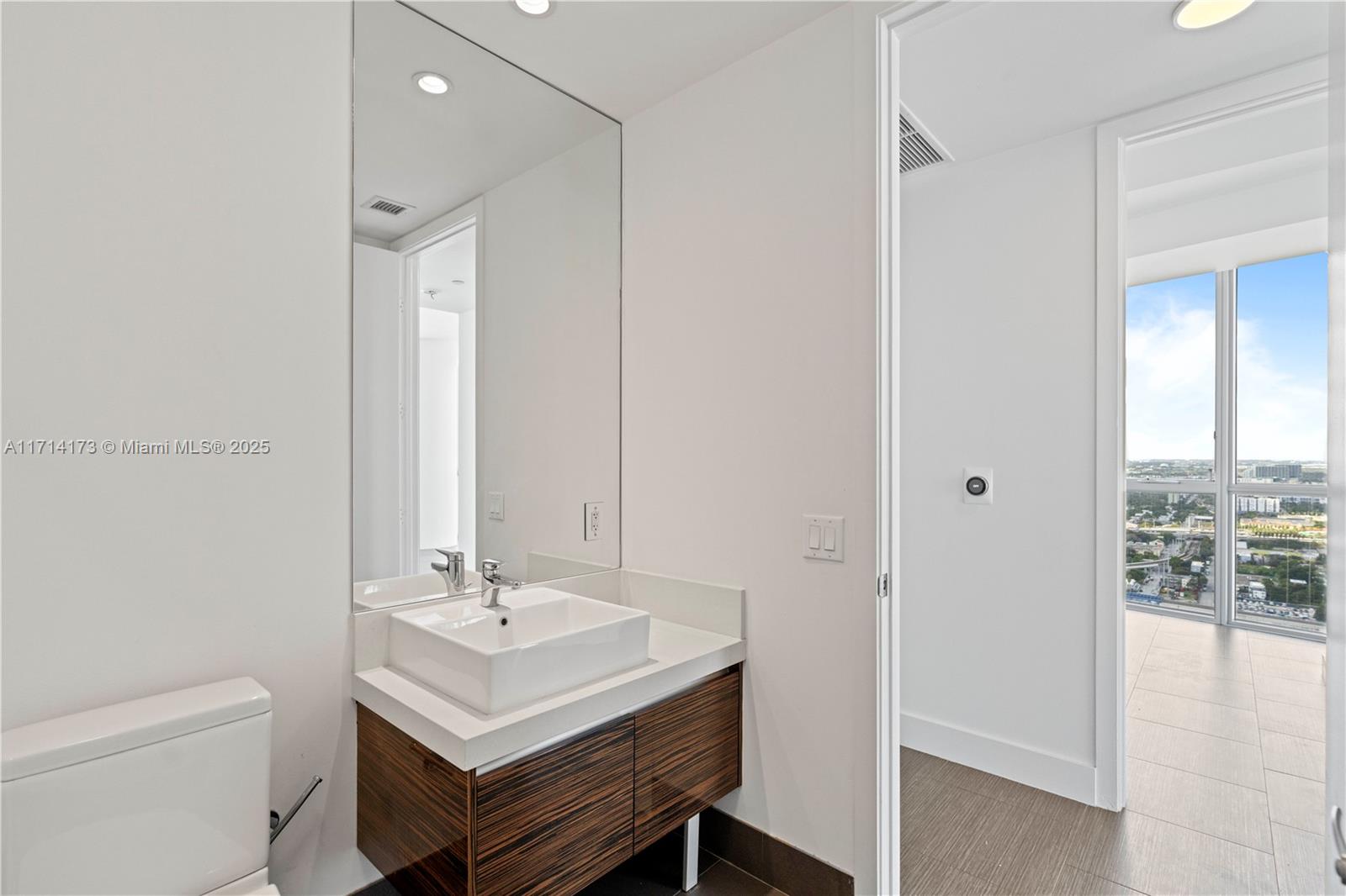 1100 Biscayne Blvd # 4005