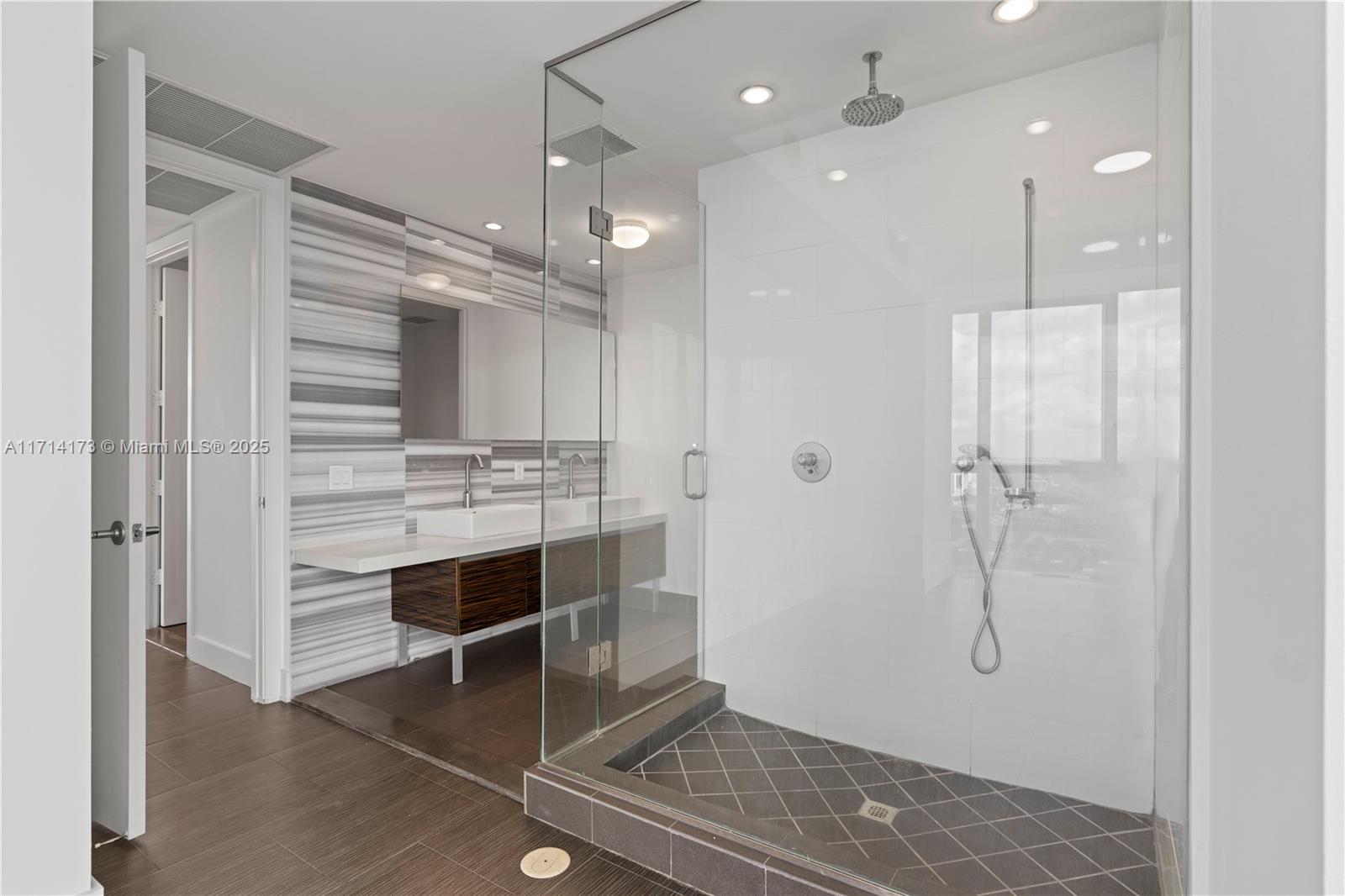 1100 Biscayne Blvd # 4005