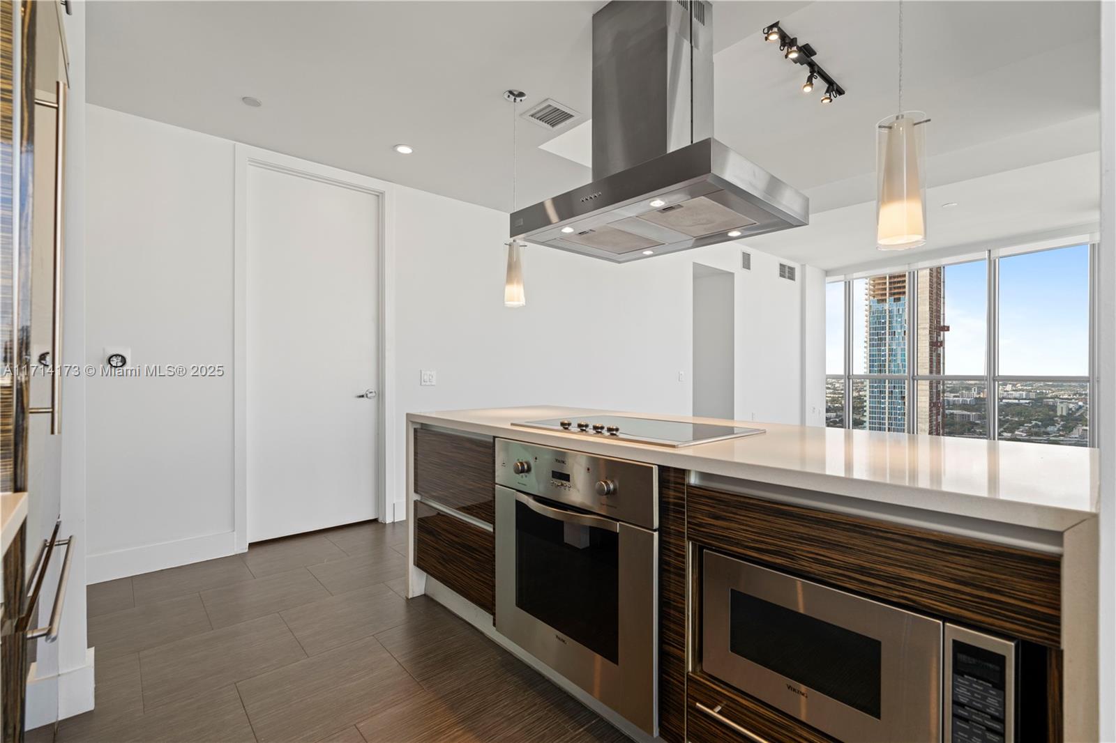 1100 Biscayne Blvd # 4005