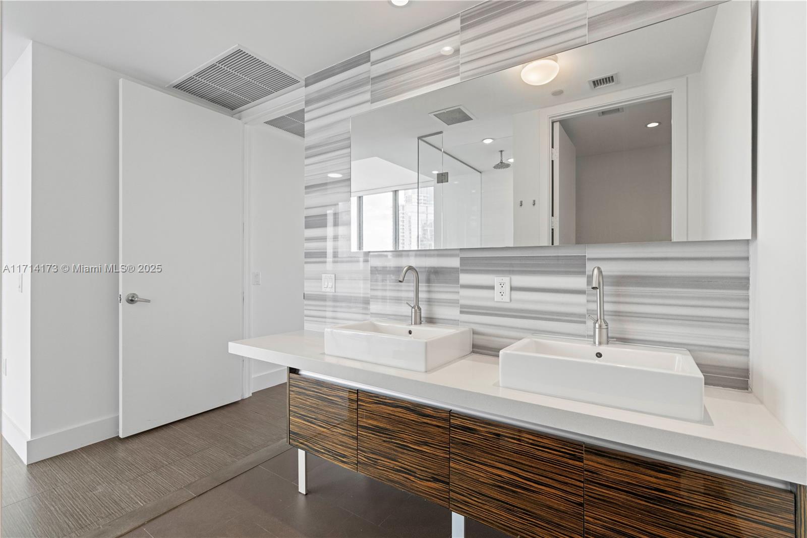 1100 Biscayne Blvd # 4005