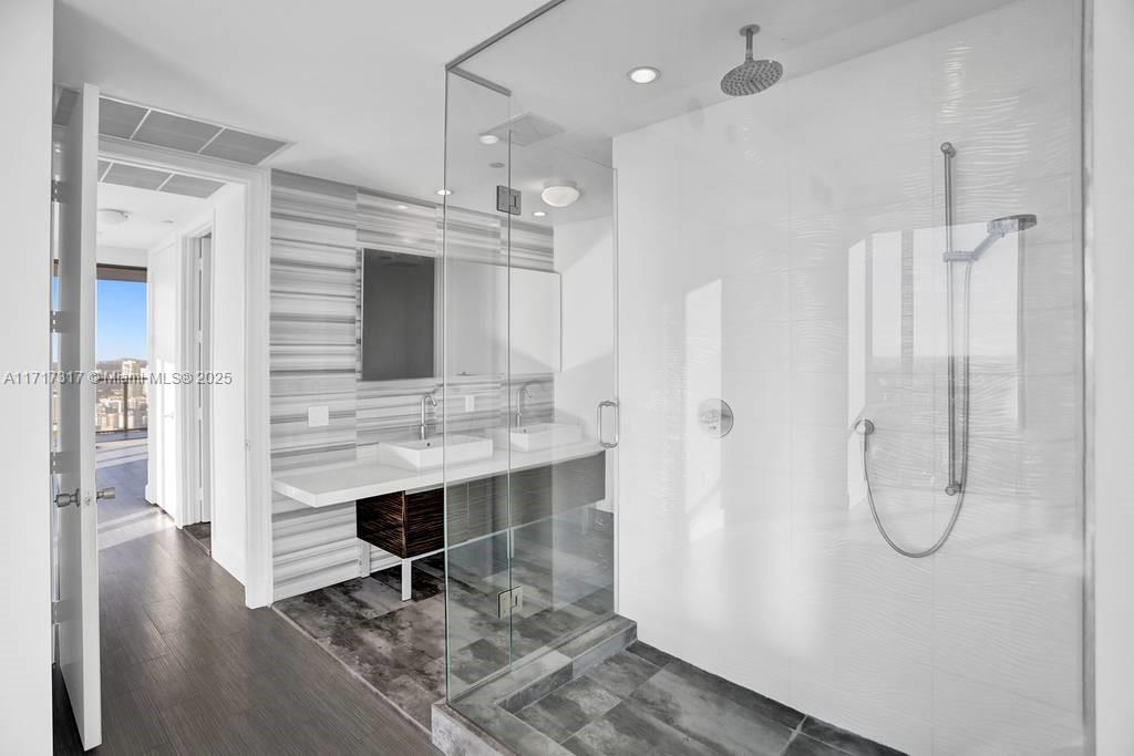 1100 Biscayne Blvd # 4805