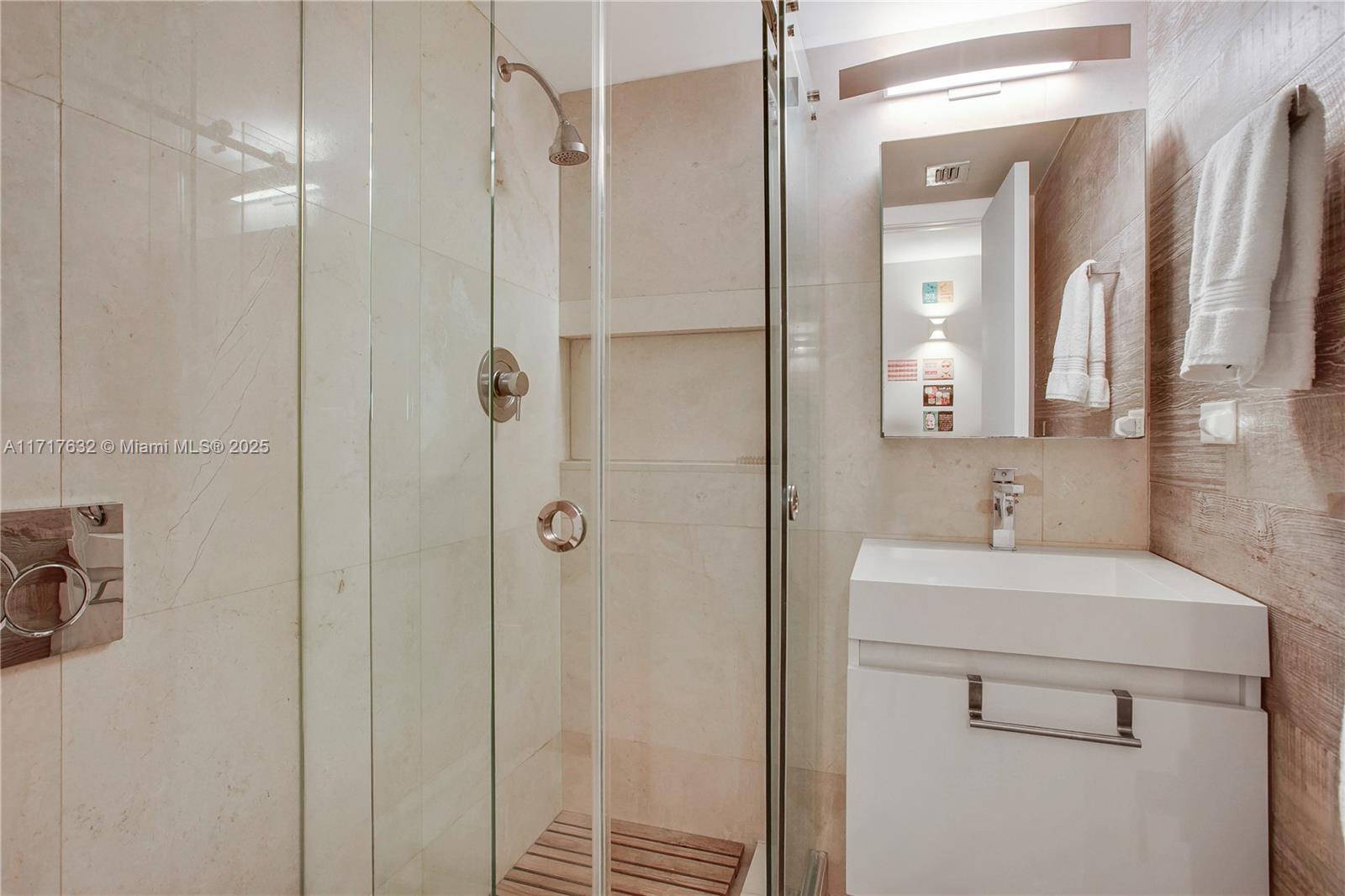 1450 Lincoln Rd # 909