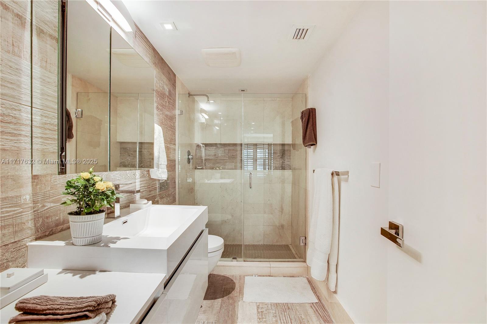 1450 Lincoln Rd # 909