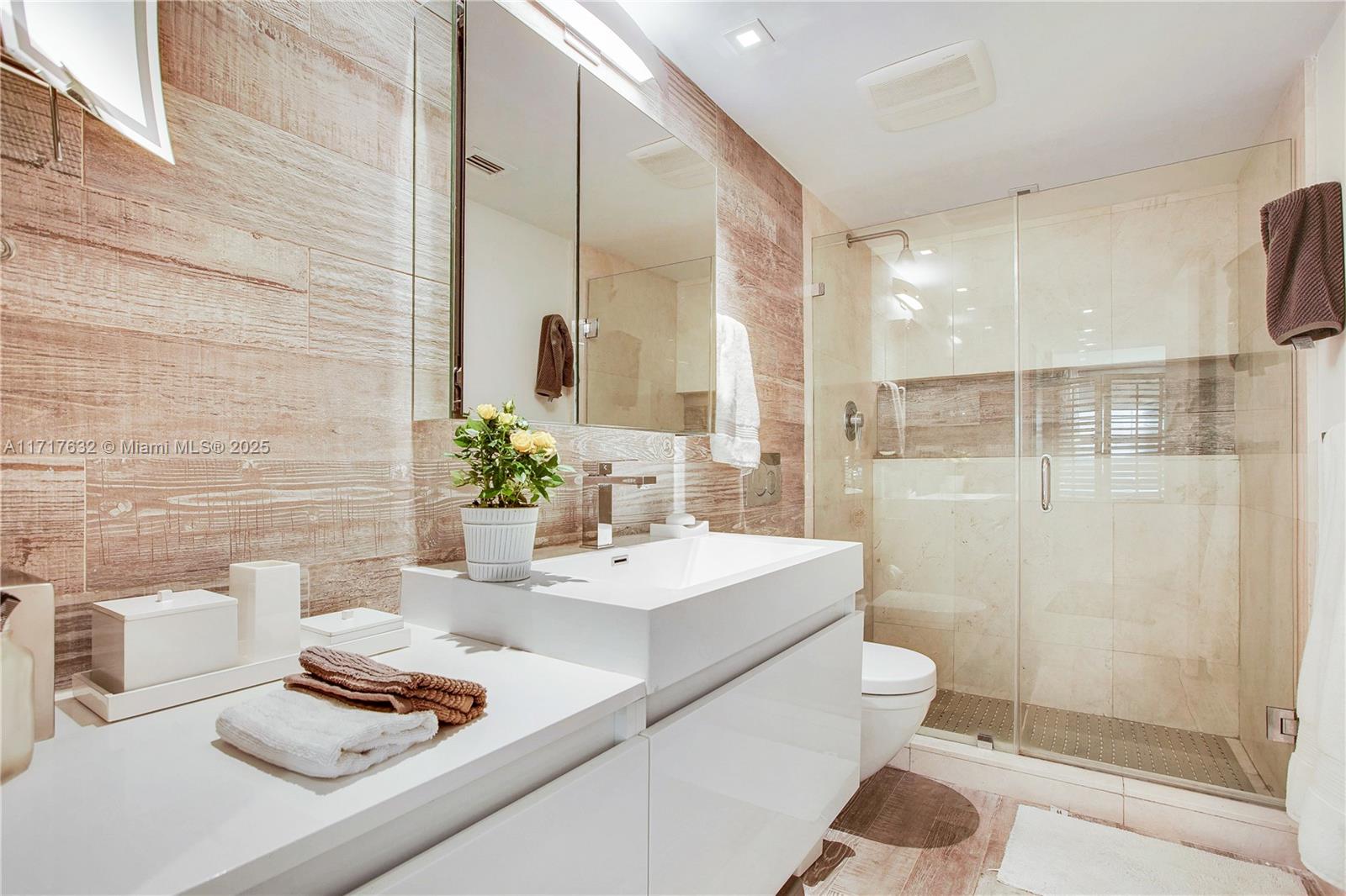 1450 Lincoln Rd # 909