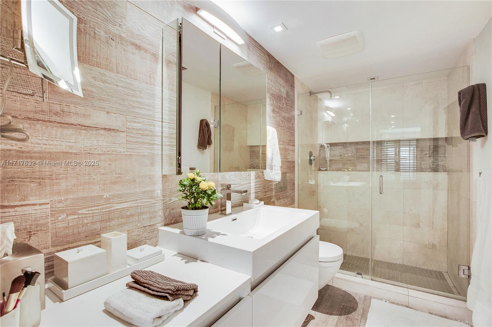 1450 Lincoln Rd # 909