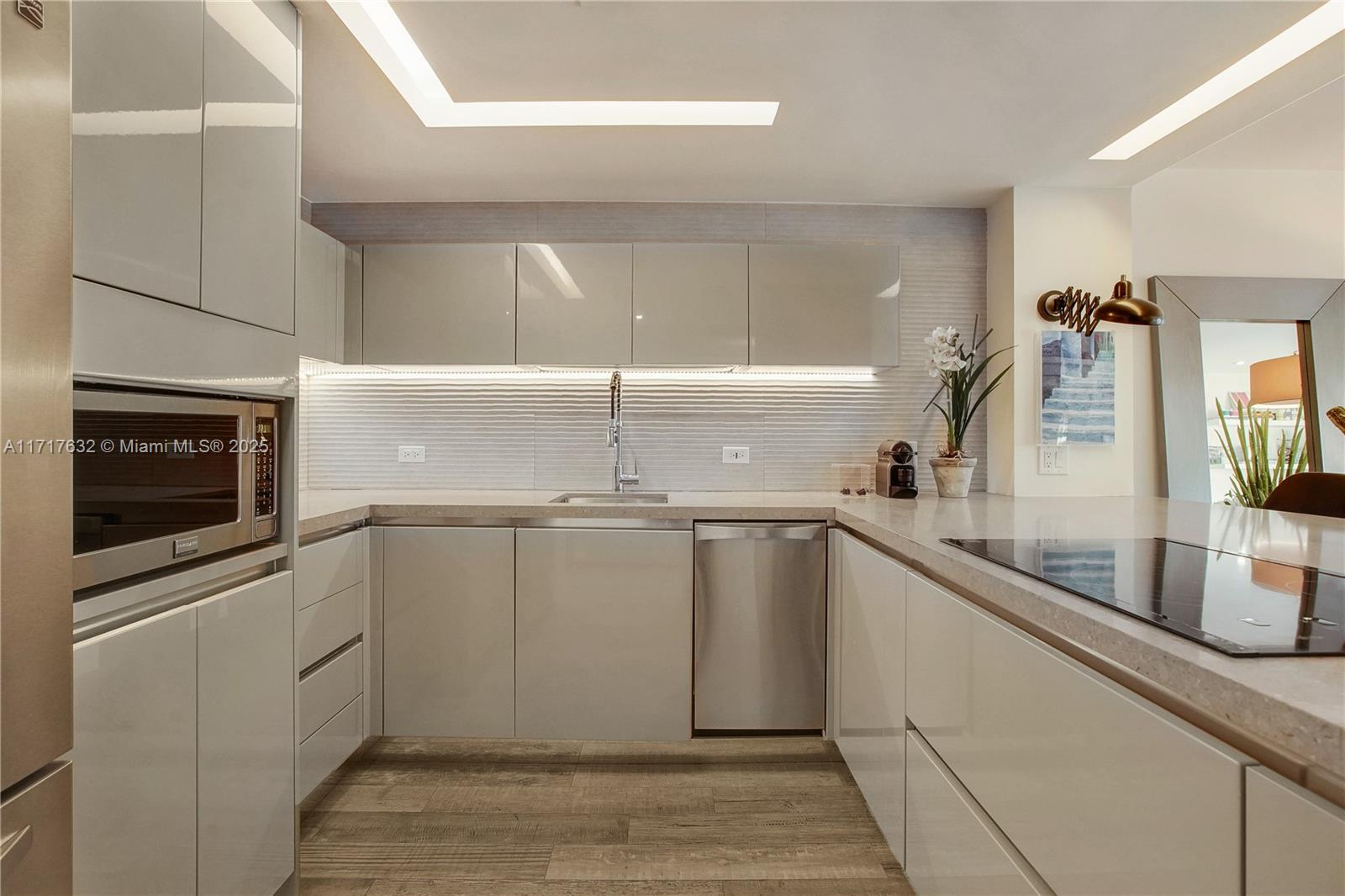 1450 Lincoln Rd # 909