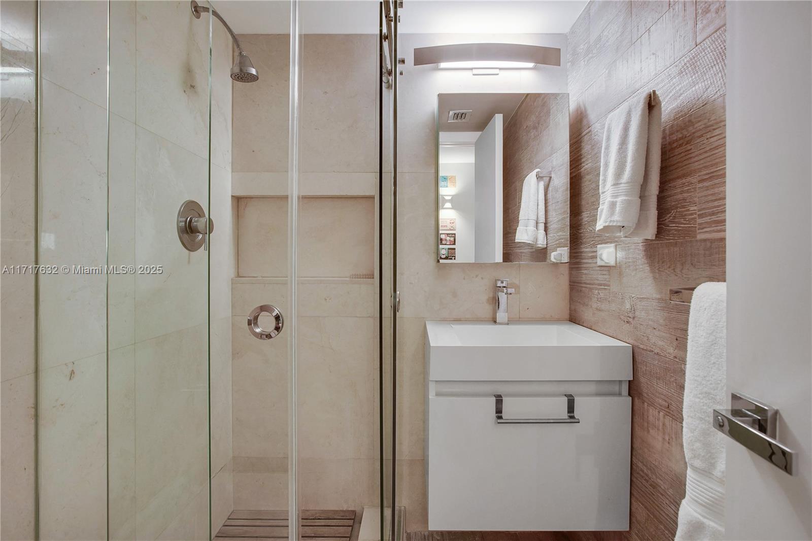 1450 Lincoln Rd # 909