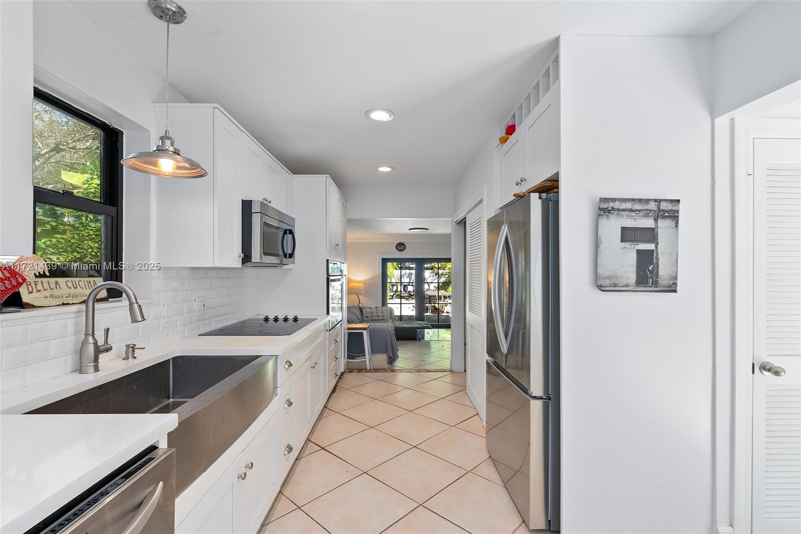 4160 Ventura Ave