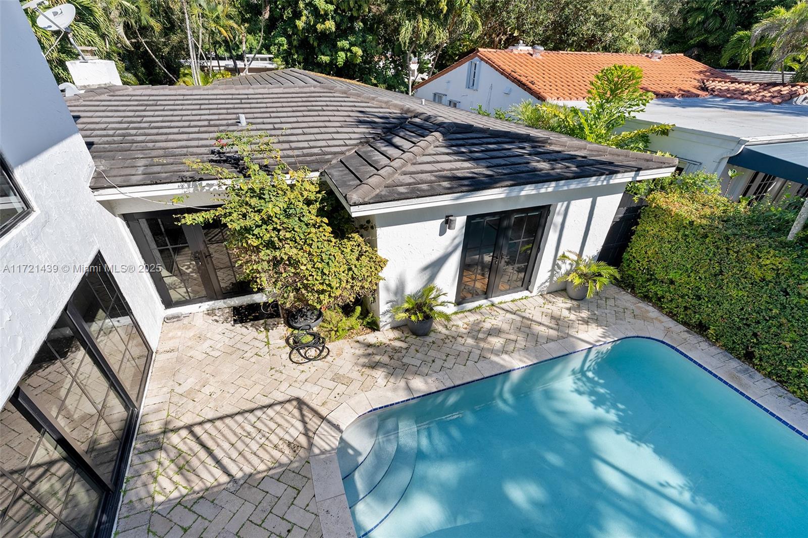 4160 Ventura Ave