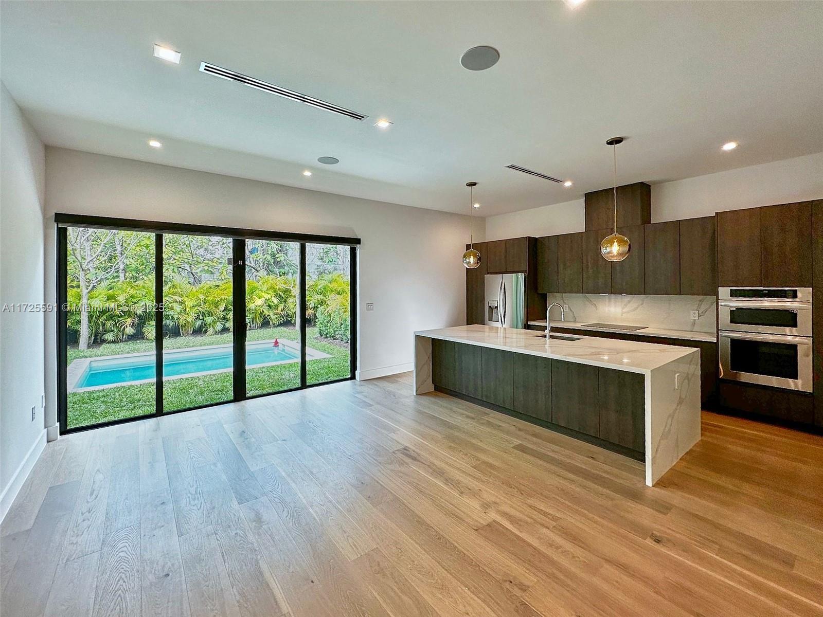 3130 Plaza St # 3130