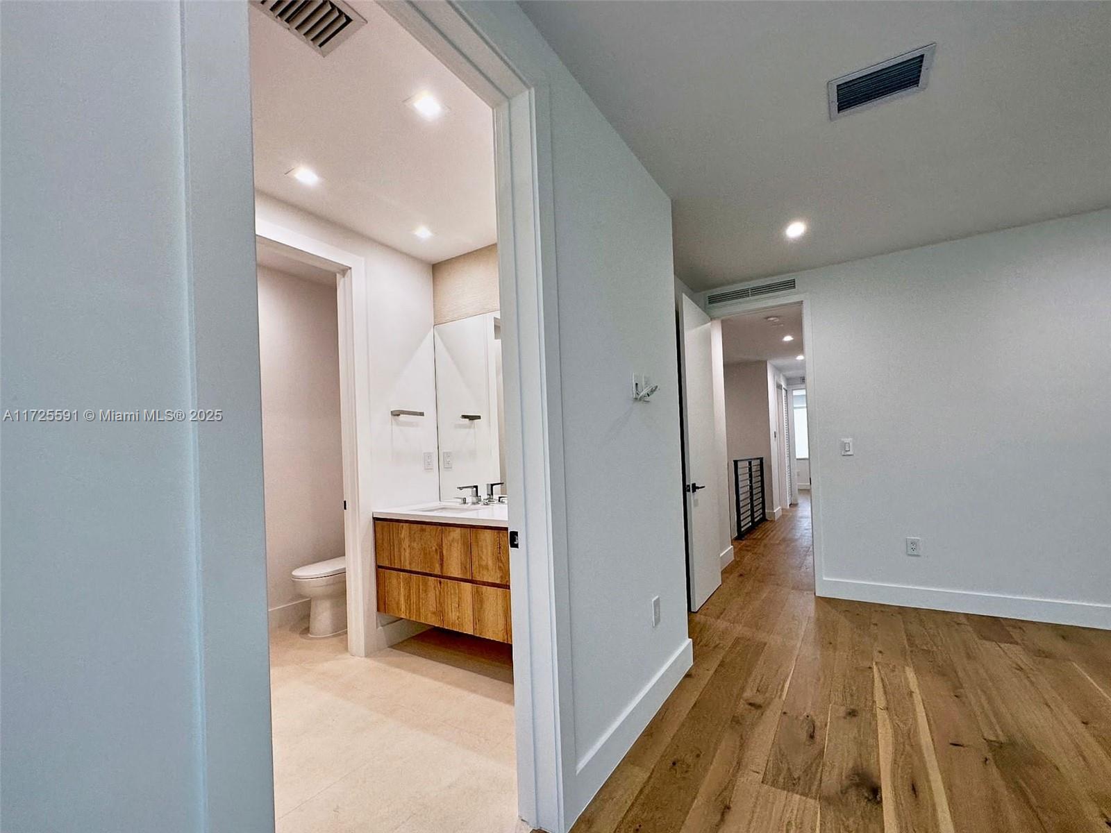 3130 Plaza St # 3130