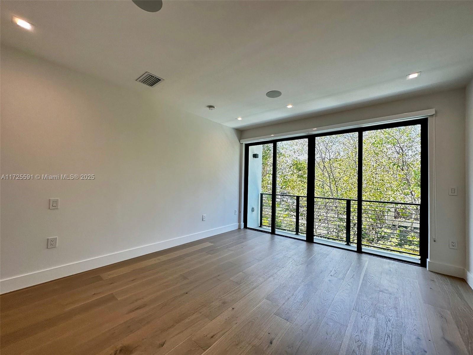 3130 Plaza St # 3130