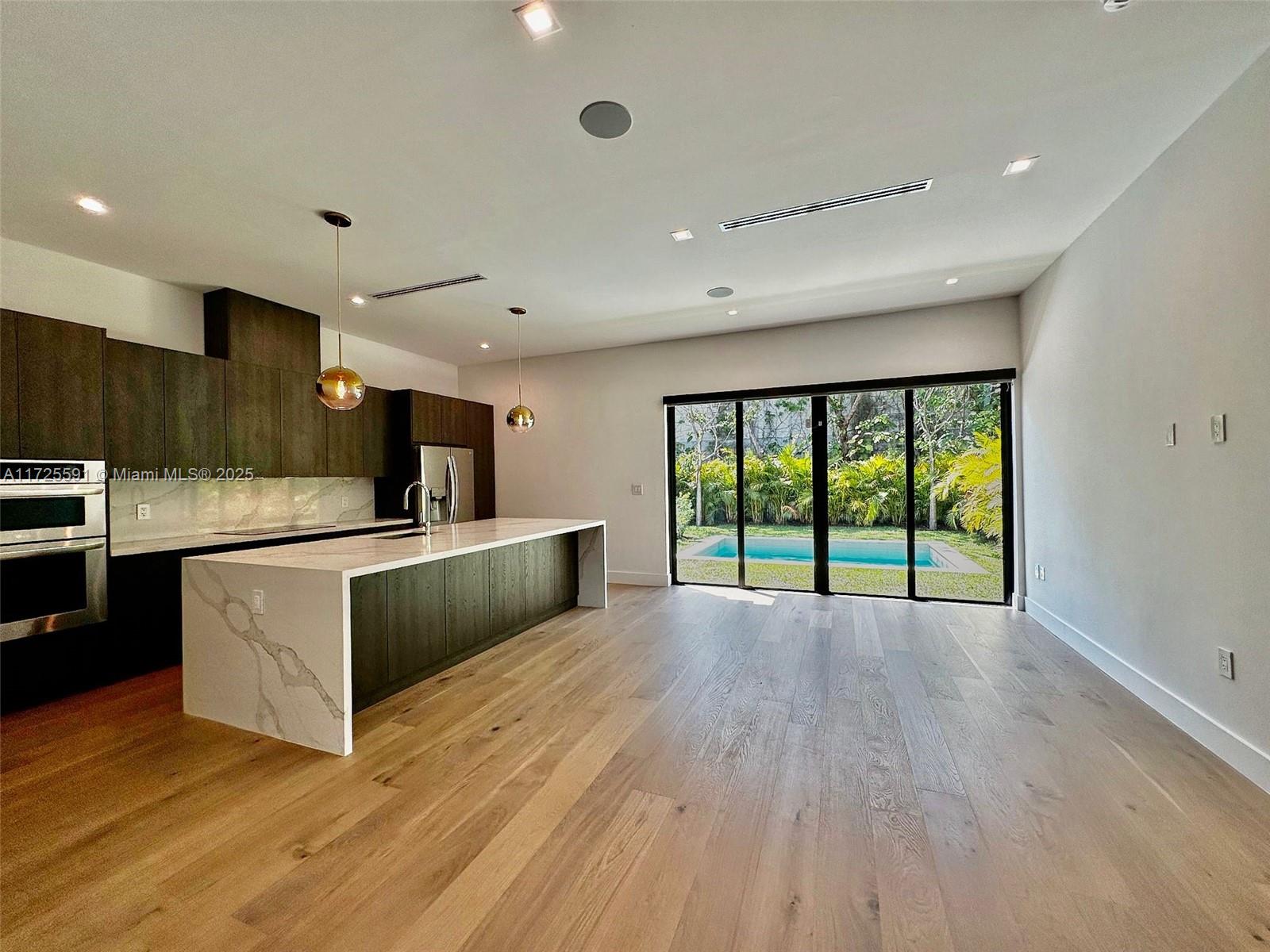 3130 Plaza St # 3130