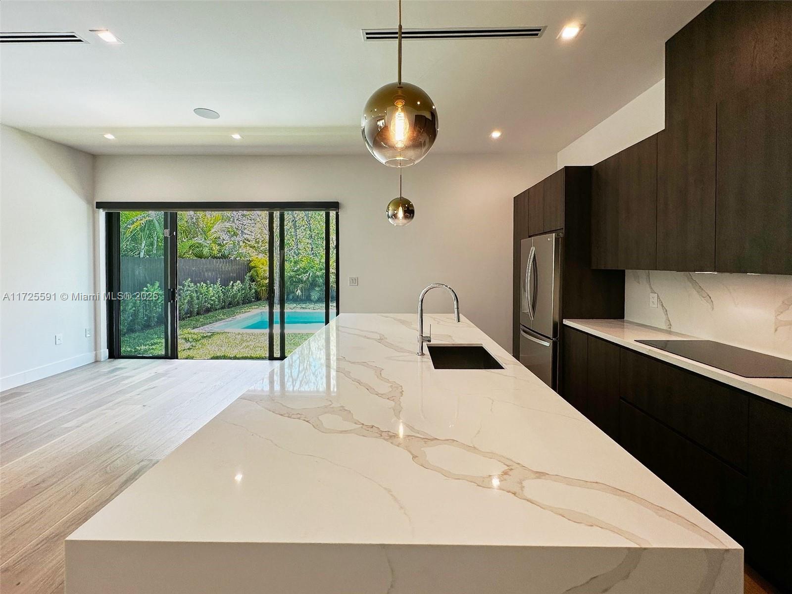 3130 Plaza St # 3130