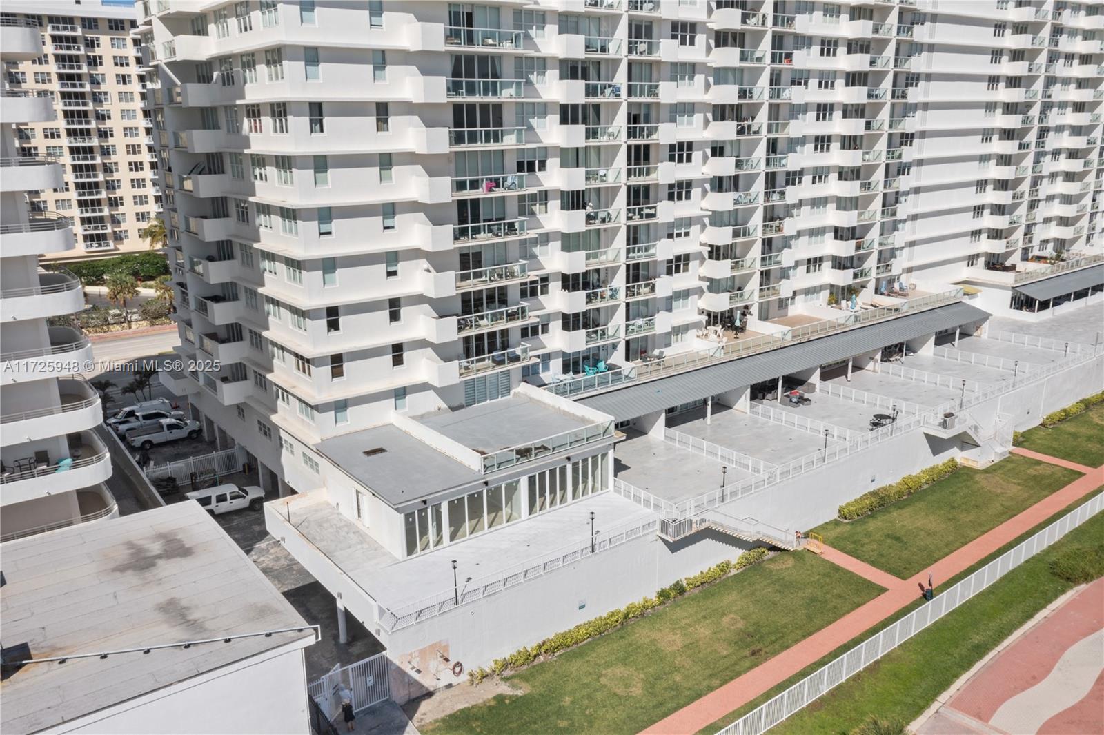 5601 Collins Ave # M12