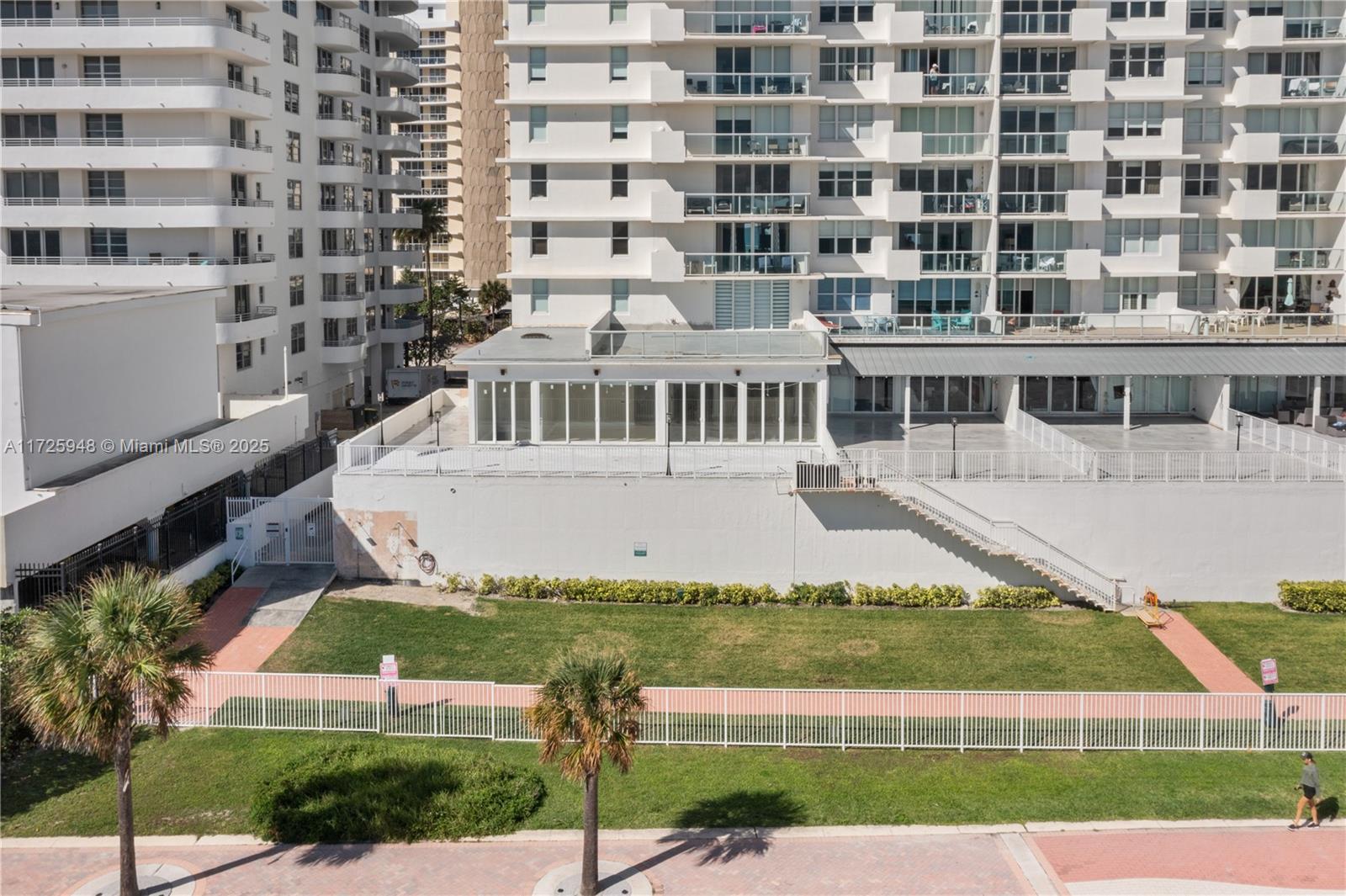 5601 Collins Ave # M12