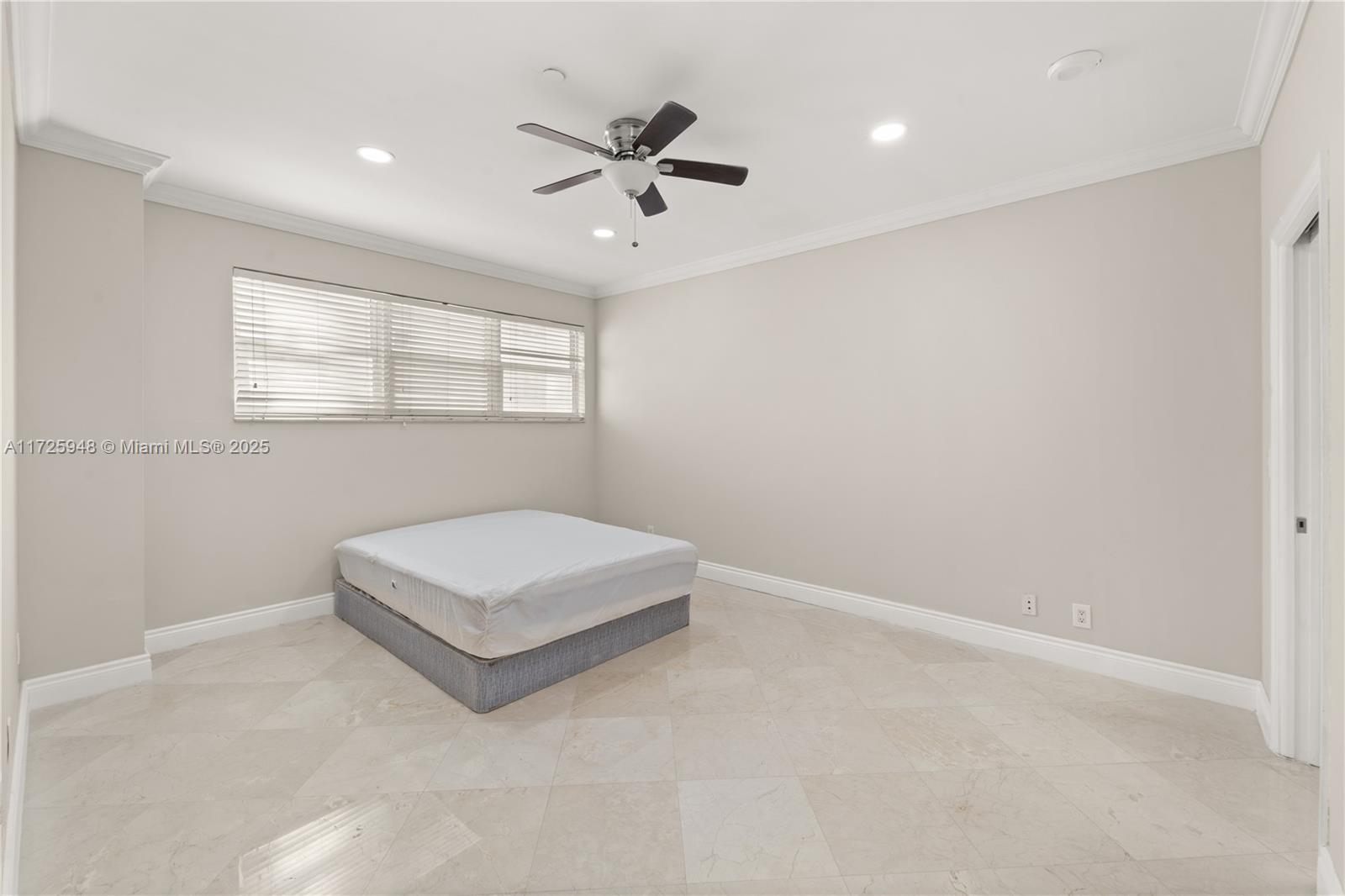5601 Collins Ave # M12