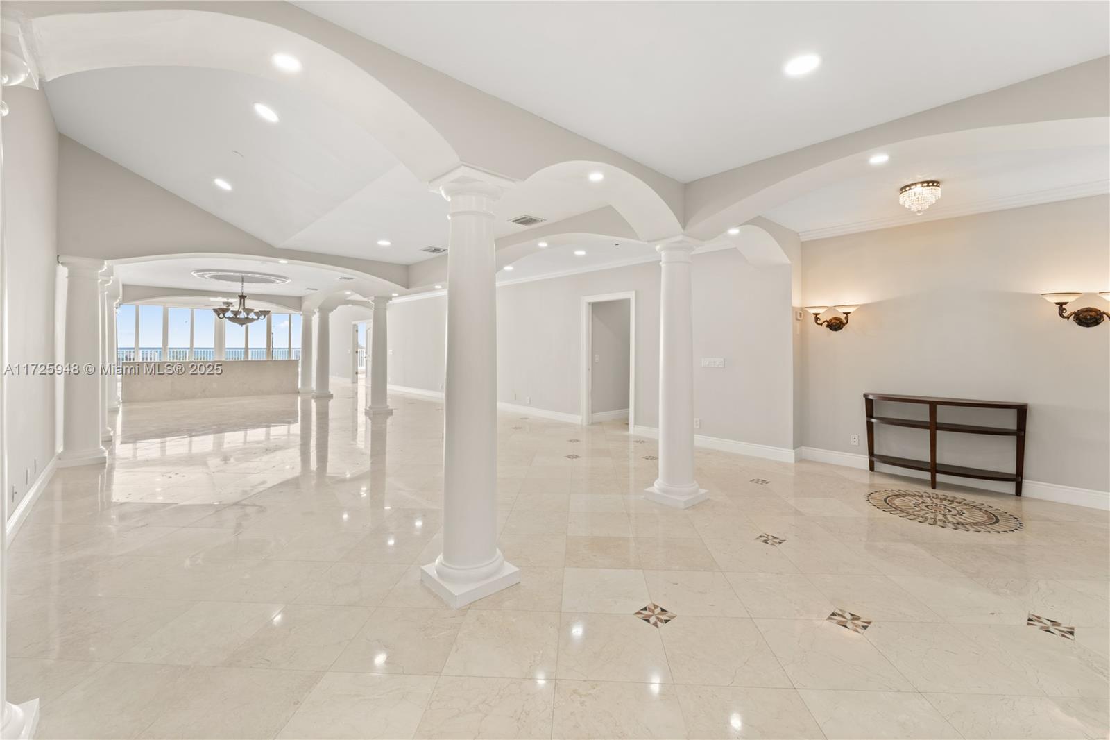 5601 Collins Ave # M12