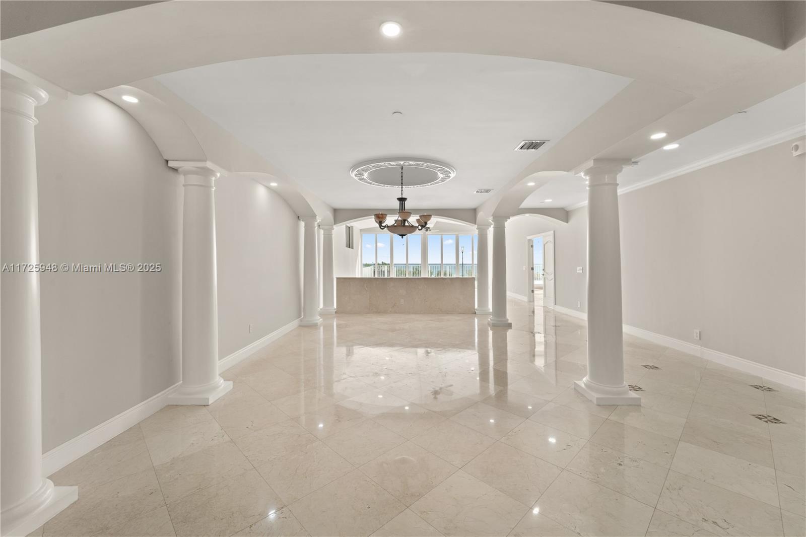 5601 Collins Ave # M12