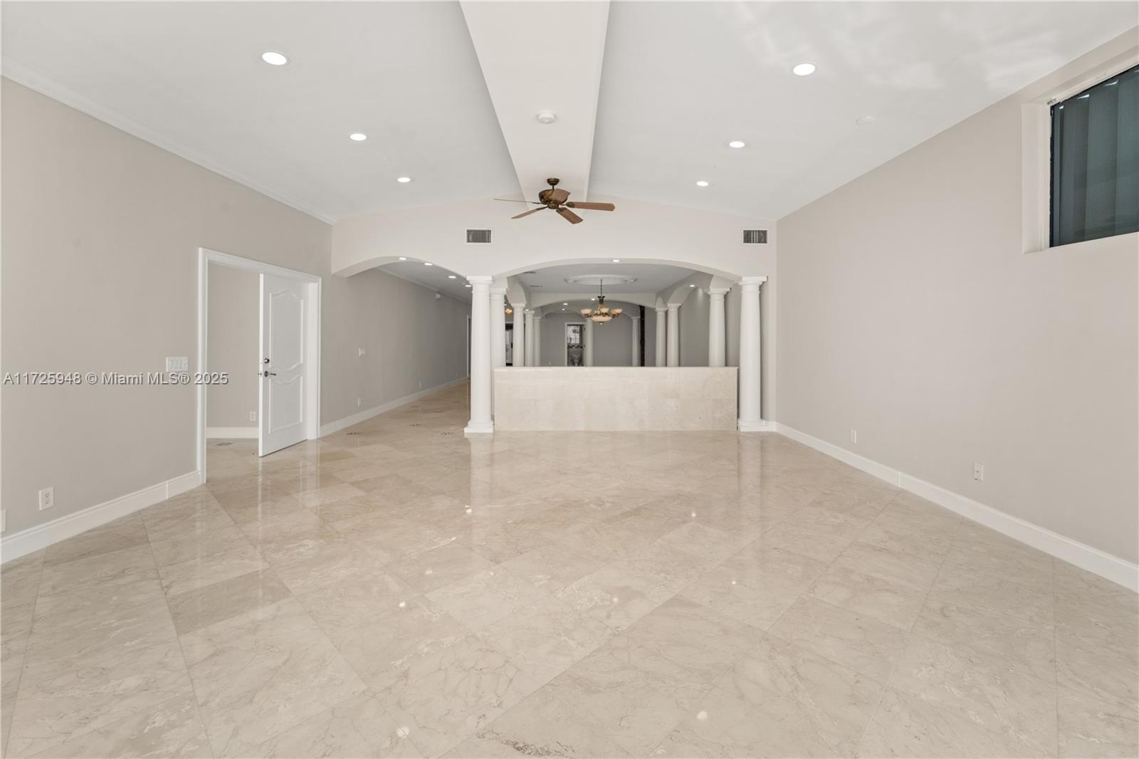 5601 Collins Ave # M12