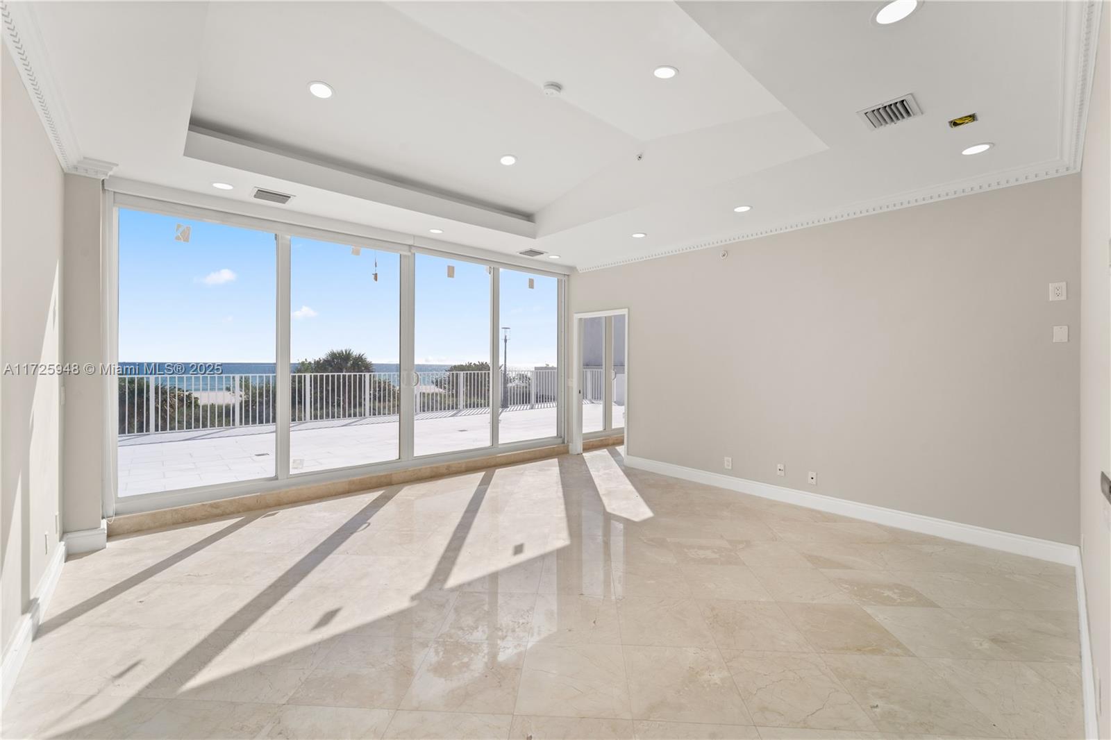 5601 Collins Ave # M12