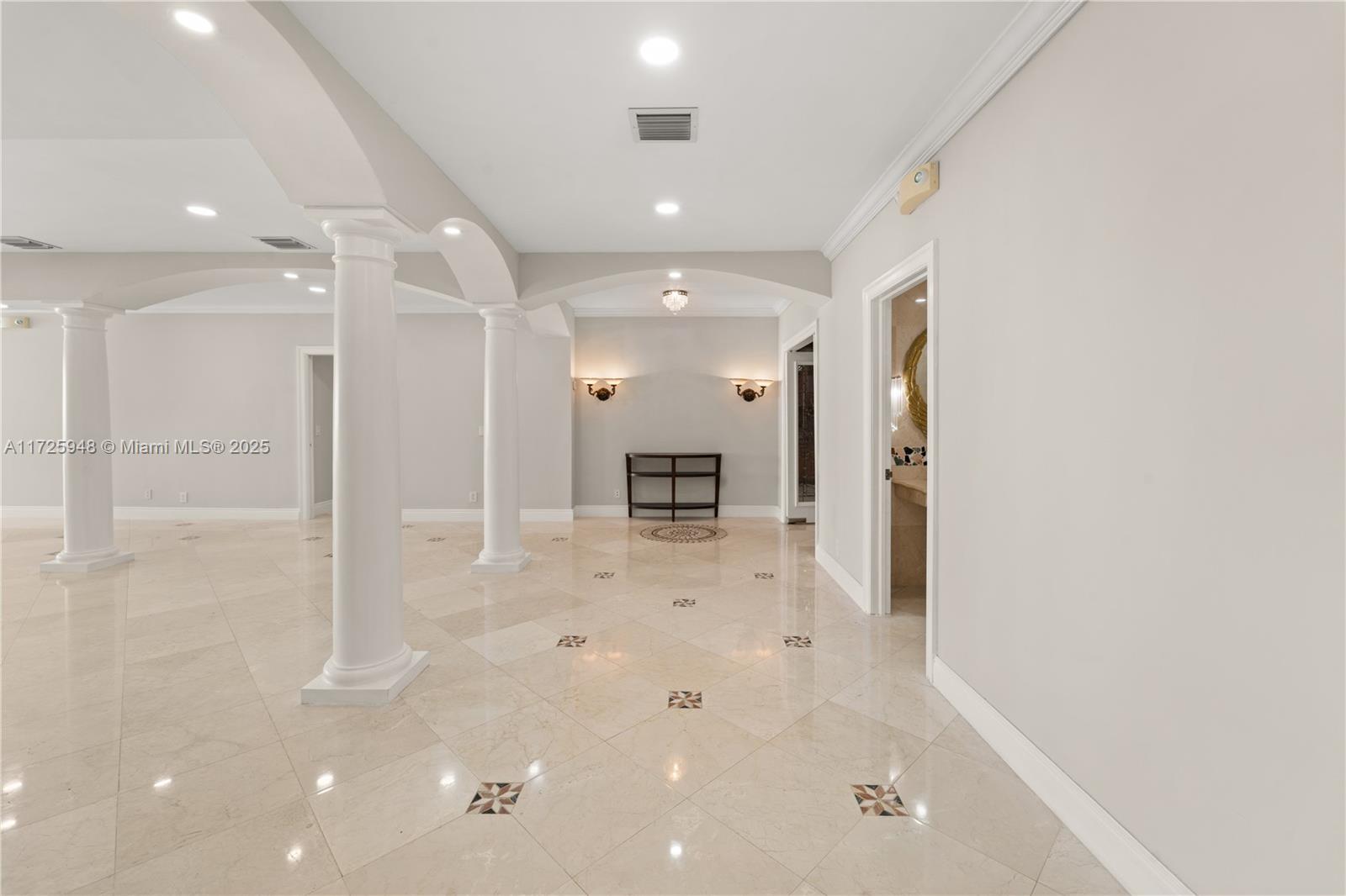 5601 Collins Ave # M12