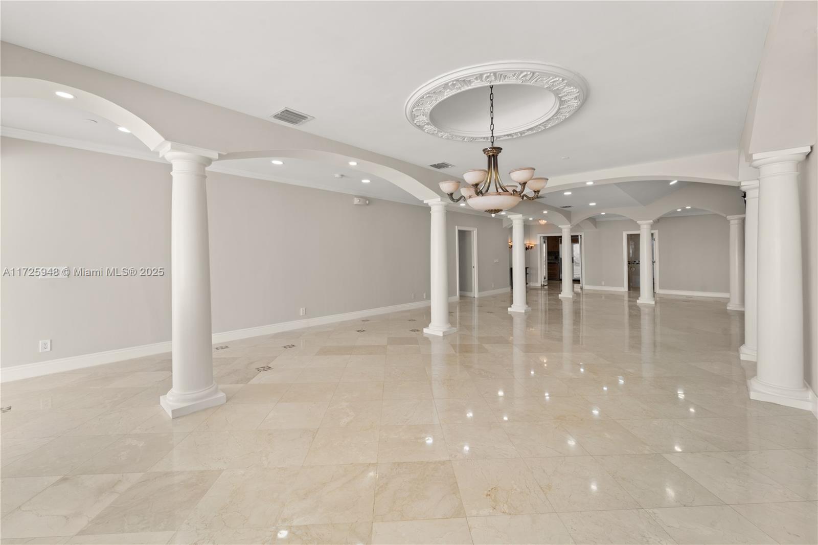 5601 Collins Ave # M12