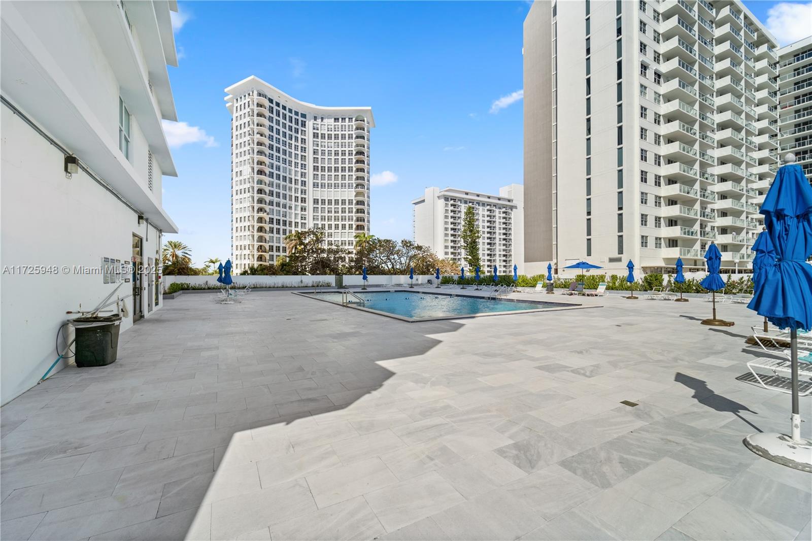 5601 Collins Ave # M12
