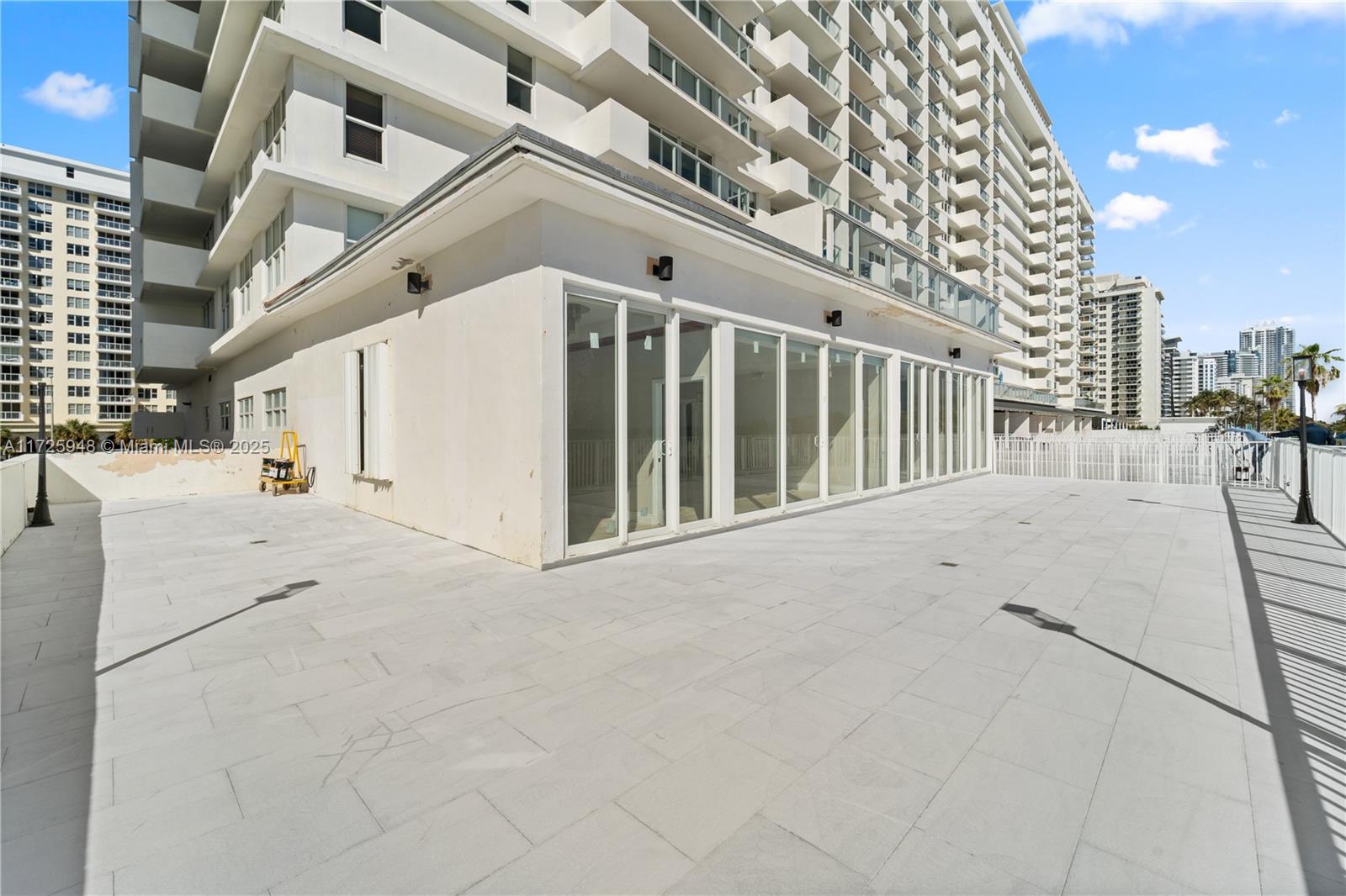 5601 Collins Ave # M12