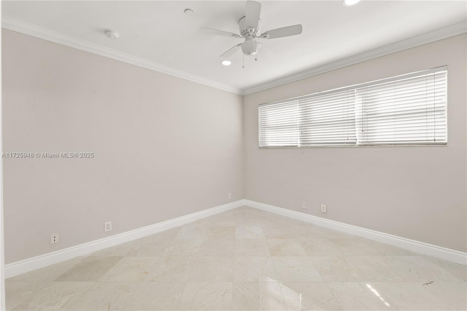 5601 Collins Ave # M12
