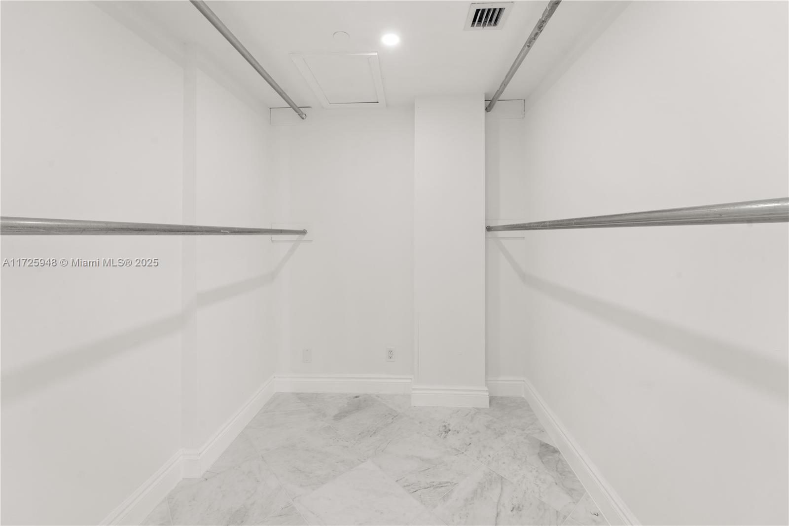5601 Collins Ave # M12