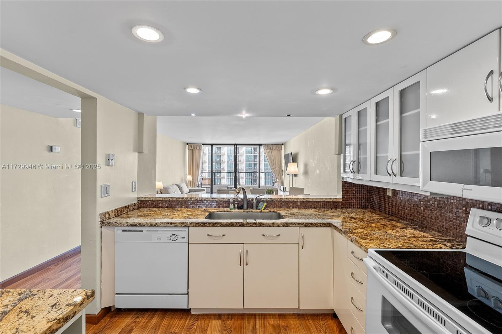 555 NE 15th St # 14G