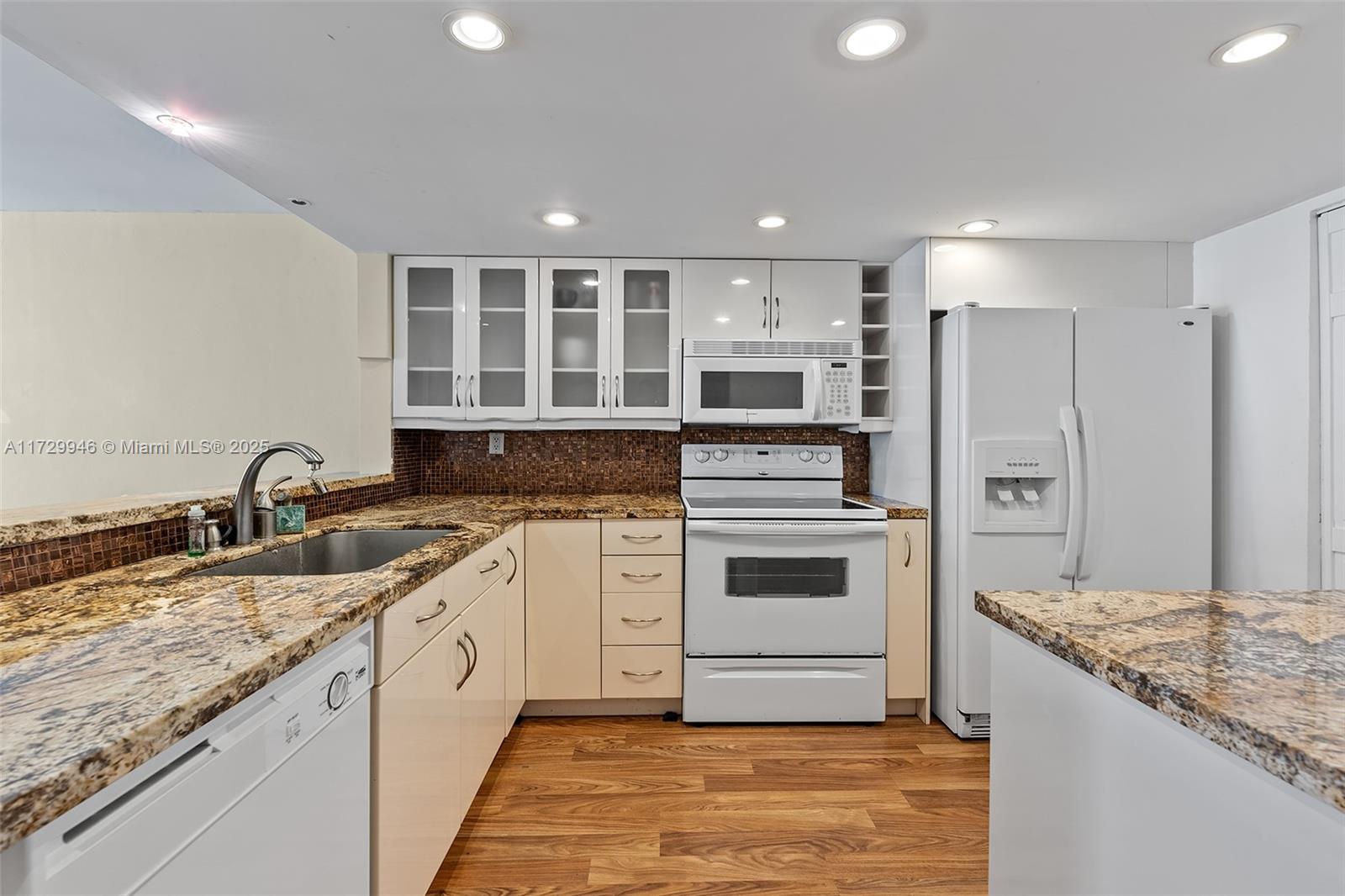 555 NE 15th St # 14G