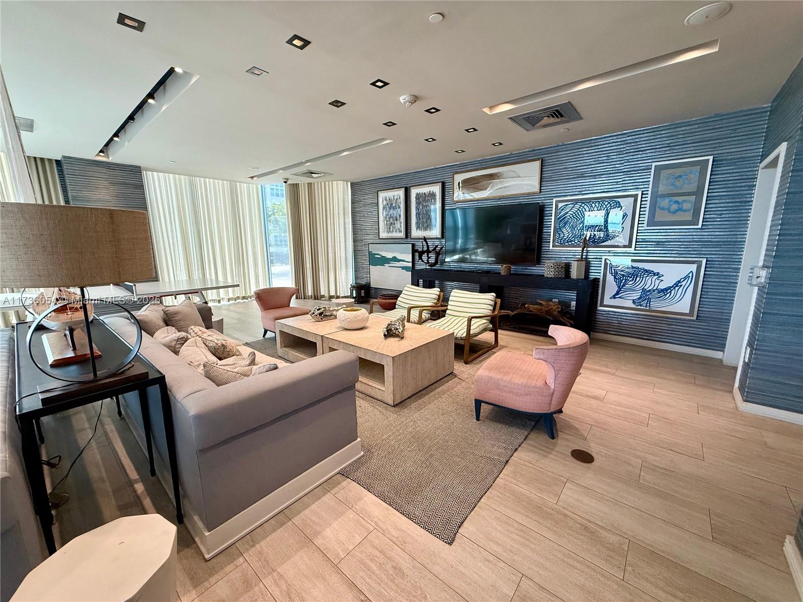 2900 NE 7th Ave # 2101