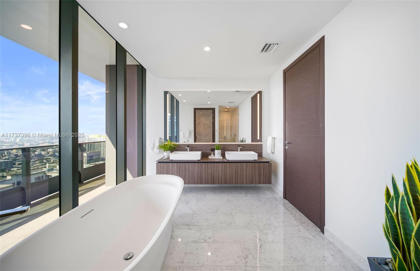 1000 Brickell Plaza Unit: PH5002
