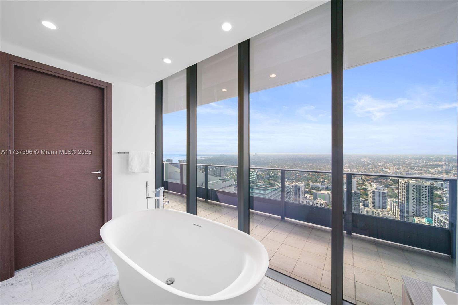 1000 Brickell Plaza Unit: PH5002