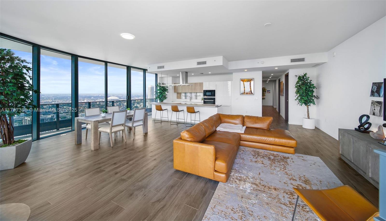 1000 Brickell Plaza Unit: PH5002