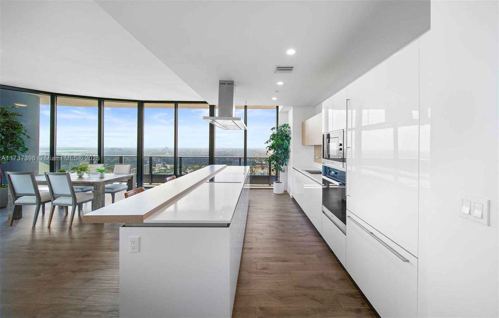 1000 Brickell Plaza Unit: PH5002