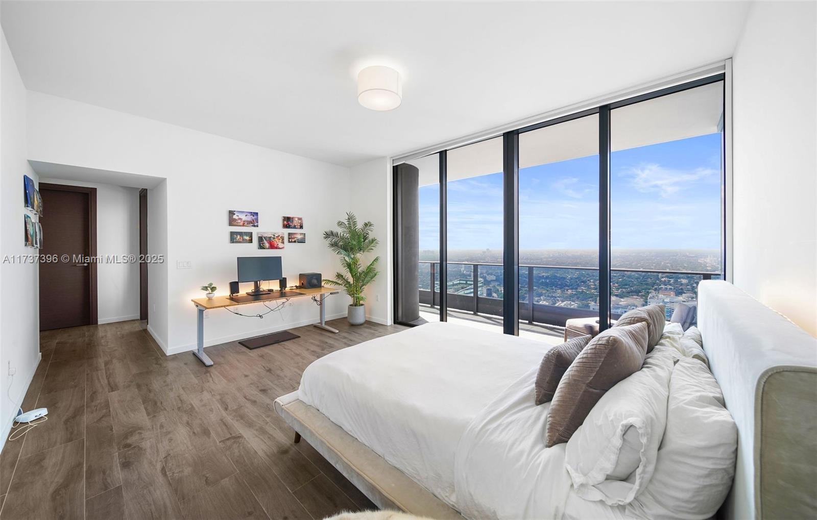 1000 Brickell Plaza Unit: PH5002