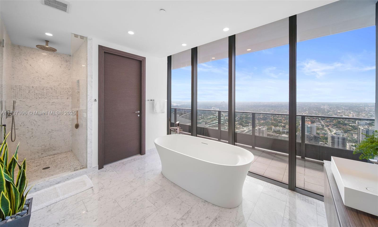 1000 Brickell Plaza Unit: PH5002