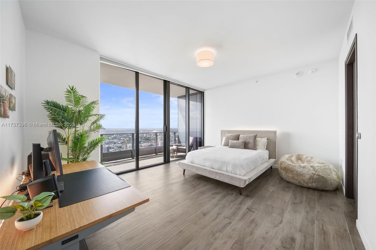 1000 Brickell Plaza Unit: PH5002